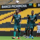 Anthony Bedoya, defensa de Barcelona, fue sancionado por la directiva del Ídolo.