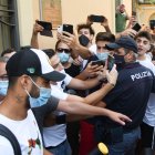 El uruguayo Luis Suárez llegó a Perugia para sacar todos los documentos de trabajo y fichar por la Juventus