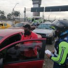 El operativo del miércoles dejó como saldo 105 citaciones, 15 vehículos retenidos y 105 salvoconductos retirados.
