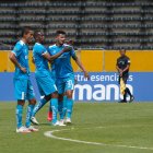 Los jugadores de Universidad Catolica celebran el gol de Facundo Martínez, que igualó el trámite.