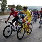 El equipo Arkéa-Samsic, que fue liderado por el colombiano Nairo Quintana (i) en el Tour de Francia, es investigado por sospecha de dopaje.