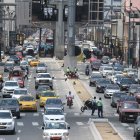 Tránsito. Así fue el escenario en algunas calles de Guayaquil luego que el COE Cantonal decidiera eliminar la restricción de circulación.