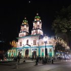 Hecho. Diferentes sitios turísticos de la urbe se pintaron de este color.