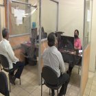 El Consultorio Jurídico tiende de lunes a viernes desde las 09:00 hasta las 15:30 en las calles P. Icaza entre Córdoba y Chimborazo.