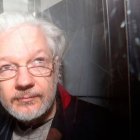 Julian Assange contó al psiquiatra que oía voces que le decían: "Eres polvo, estás muerto, venimos a buscarte".