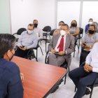 Encuentro. Una delegación de residentes de urbanizaciones de vía a la costa y avenida Narcisa de Jesús, debatieron con las autoridades locales el protocolo de reapetura.