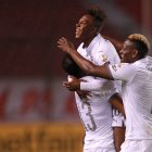 Jhojan Julio (arriba) colaboró en la goleada de Liga de Quito ante Sao Paulo.