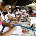 Escuela. En su casa de caña, Beatriz Menoscal, líder comunitaria de Monte Sinaí recibe a 42 estudiantes cuyas edades fluctúan entre 6 y 17 años