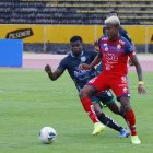 El Nacional no pasó del empate ante Orense en suelo quiteño.

NACIONAL VS ORENSE



Quito.25 de septiembre  2020 Agencia ( ag - expreso ag extra ) API