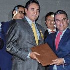 Jorge Cherrez (centro) fue condecorado por José Serrano cuando fue ministro del Interior.