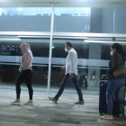 Allegadas a Jacobo Bucaram llegaron la noche de ayer hasta la Unidad Judicial Penal Iñaquito con una maleta de ropa para él.