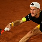 Cabeza de serie número 12, el argentino se deshizo en una hora y 47 minutos del serbio Miomir Kecmanovic
 TENNIS-FRA-OPEN-MEN