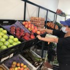 La mayor disponibilidad de locales impulsa a los emprendedores a abrir tiendas y micromercados.