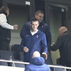 Gareth Bale (c) ha visto los partidos de su nuevo equipo, Tottenham, desde las suites de los estadios.