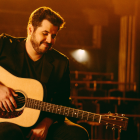 Kurt es conocido por canciones como "La mujer perfecta"