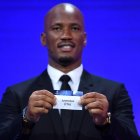 El marfileño Didier Drogba ayudó en el sorteo de los grupos de la Champions League.

 / AFP / UEFA / Harold Cunningham / RESTRICTED TO EDITORIAL USE - MANDATORY CREDIT "AFP PHOTO / UEFA / HAROLD CUNNINGHAM" - NO MARKETING NO ADVERTISING CAMPAIGNS - DISTRIBUTED AS A SERVICE TO CLIENTS



 FBL-EUR-C1-DRAW