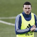 Lionel Scaloni, técnico de Argentina, alista la nómina para medir a Ecuador.
