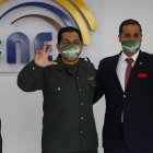 El expresidente Lucio Gutiérrez llegó al CNE acompañado por un grupo de simpatizantes de Sociedad Patriótica.