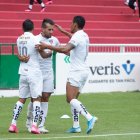 Los albos festejan el primer gol ante Mushuc Runa, anotado por Lucas Villarruel