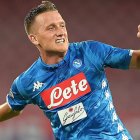 Piotr Zielinski, jugador del Nápoles, es uno de los contagiados de COVID-19.
