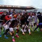 Los jugadores de Liga de Quito festejan tras la victoria sobre Mushuc Runa en el estadio Rodrigo Paz Delgado. Con ese resultado aseguraron la etapa y su presencia en la Copa Libertadores de 2021.