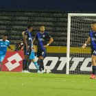 La defensa de Emelec dio muchas ventajas a Universidad Católica, principalmente en el primero tiempo