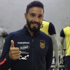 Hernán Galíndez, arquero de la selección ecuatoriano, con la ropa de concentración tricolor.
