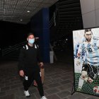 Lionel Messi, ofensivo de la selección argentina, mientras hace su arribo a Buenos Aires.