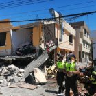 Una explosión destruyó un local de venta de hornados en Cumbayá. El resultado es heridos y vehículos afectados.