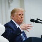 Donald Trump reapareció en público y sin mascarilla este sábado tras 10 días de haber anunciado que contrajo la Covid-19.