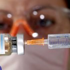 J&J dijo que los efectos adversos serios eran "una parte esperada de cualquier estudio clínico, especialmente uno grande".