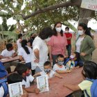 Trabajo. Aulas improvisadas acogen a niños de Monte Sinaí.