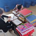 Los profesores receptan, en las instituciones educativas, los portafolio escolares de sus alumnos..