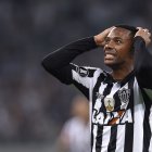 La situación del brasileño Robinho se complica.