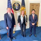 Robert Lighthizer, máxima autoridad de la Oficina Comercial de EE.UU., la embajadora de Ecuador, Ivonne Baki, y el ministro de Comercio Exterior, Iván Ontaneda.