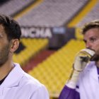 Emmaniuel Martínez y Javier Burrai salieron como doctores en honor a Bosco Mendoza