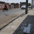 Escena. En este punto de la ciudadela Maldonado ocurrió el último hecho sangriento. En la acera hay una inscripción que dice ‘Por un Durán más seguro’.