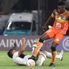 Delfín sufrió mucho en su cancha pero soportó la arremetida rival hasta pegar en el momento justo.