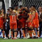 Los integrantes del campeón nacional festejan que están entre los 16 mejores del continente.