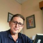 El autor participa con el relato "Noches de fiesta".