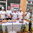 Evento. Este jueves en el mercado de La Magdalena se desarrolló un concurso interno de preparación de la colada morada.