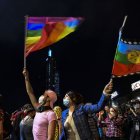 Las personas salieron a las calles para celebrar por el plebiscito.