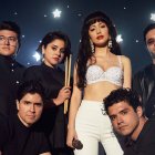 Imagen de Selena Quintanilla y su banda en la ficción.