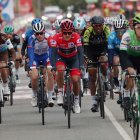 Richard Carapaz lució el maillot rojo y se mantiene en el primer lugar de la Vuelta a España