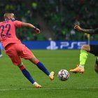 Cristian Ramírez (d), poco pudo hacer para evitar la caída por goleada del Krasnodar.