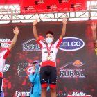 Martín López (c) y Byron Guamá (i) hicieron el 1-2 tricolor en la sexta etapa de la Vuelta a Guatemala.