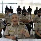 Comparecencia. En un alarde de unidad de cuerpo propio de esta administración, el jefe de la Policía estuvo acompañado por todo el mando.