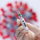 La relajación de las restricciones de viaje en verano, y el hecho de que España sea un importante destino turístico, facilitaron la expansión de esta variante del genoma del virus.