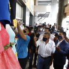 AUTORIDADES MUNICIPALES HACEN UN OPERATIVO EN LA BAHIA PARA CONTROLAR EL DISTANCIAMIENTO SOCIAL Y EL USO CORRECTO DE LA MASCARILLA/JIMMY NEGRETE/GUAYAQUIL-ECUADOR