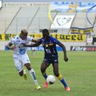 Delfín pasó por encima a Liga de Portoviejo.